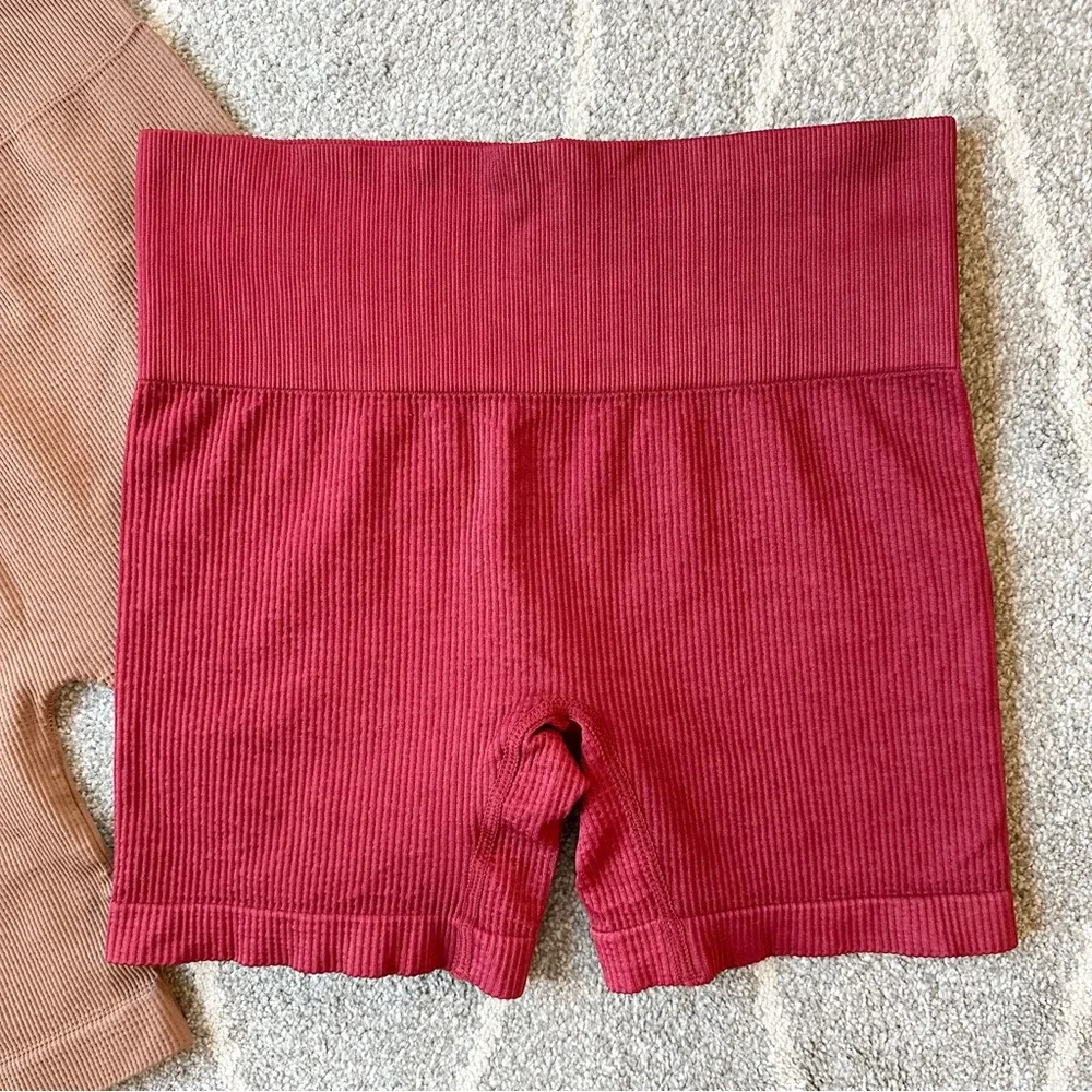 Colsie Nikibiko Bozzolo Bundle of 3 Ribbed Bike Layering Shorts Red Brown Tan